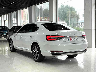 Skoda Superb 1.4 л 2023 г. Белый, пробег 20099 км