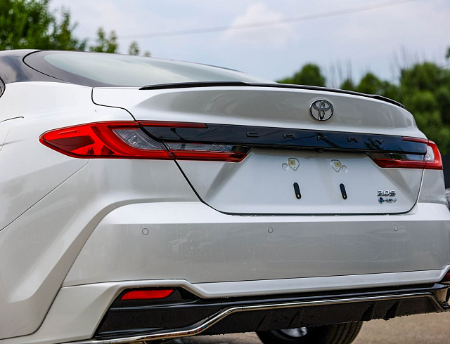 Toyota Camry белый 2026