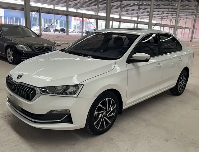 Skoda Rapid 1.5 л 2021 г. Белый, пробег 46500 км