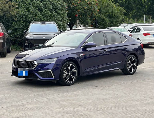 Skoda Octavia 1.4 л 2022 г. Голубой, пробег 43000 км