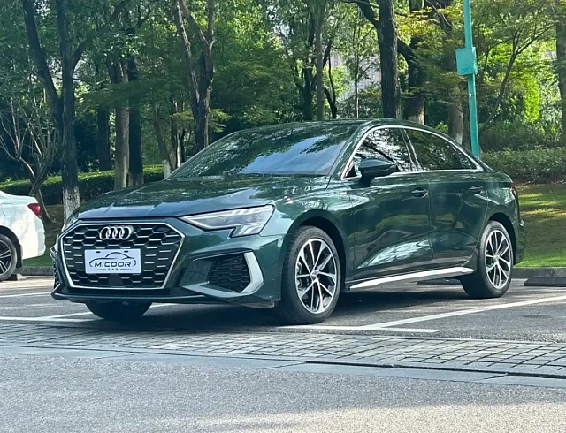 Audi A3 1.4 л 2022 г. Зелёный, пробег 40000 км