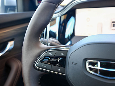 Geely Monjaro серый 2026