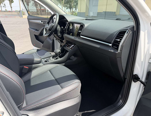 Skoda Karoq 1.4 л 2022 г. Белый, пробег 42000 км
