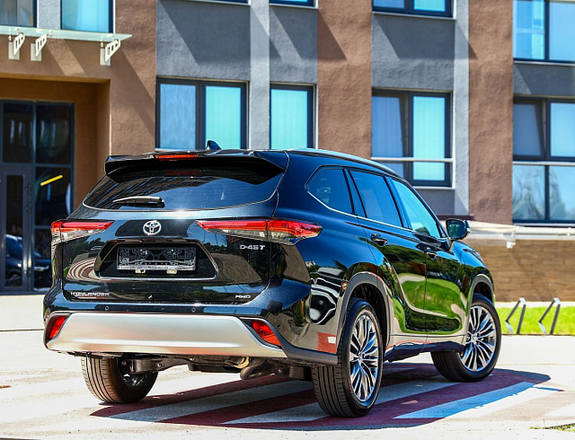 Toyota Highlander черный 2026
