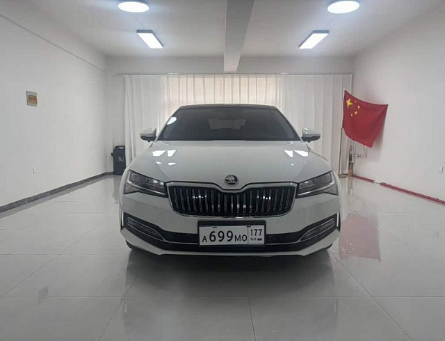 Skoda Superb 1.4 л 2023 г. Белый, пробег 13899 км