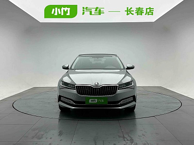 Skoda Superb 1.4 л 2022 г. Серебристо-серый, пробег 43000 км