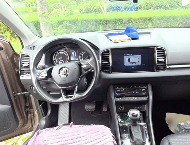 Skoda Karoq 1.4 л 2022 г. желто-оранжевый, пробег 14800 км
