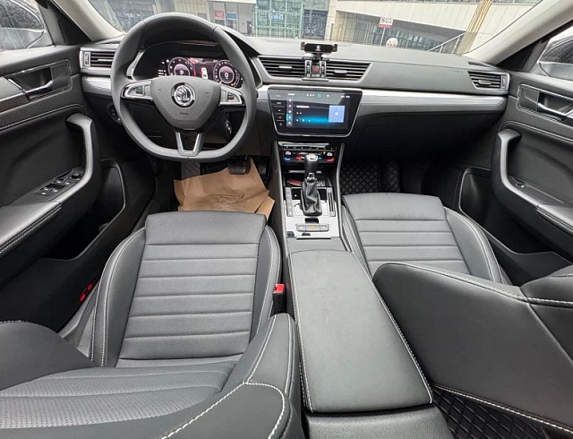 Skoda Superb 1.4 л 2024 г. Чёрный, пробег 15000 км