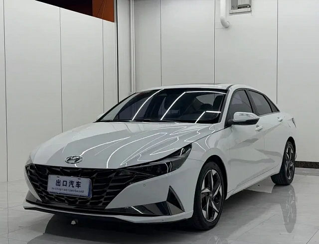 Hyundai Elantra 1.5 л 2022 г. Белый, пробег 30000 км