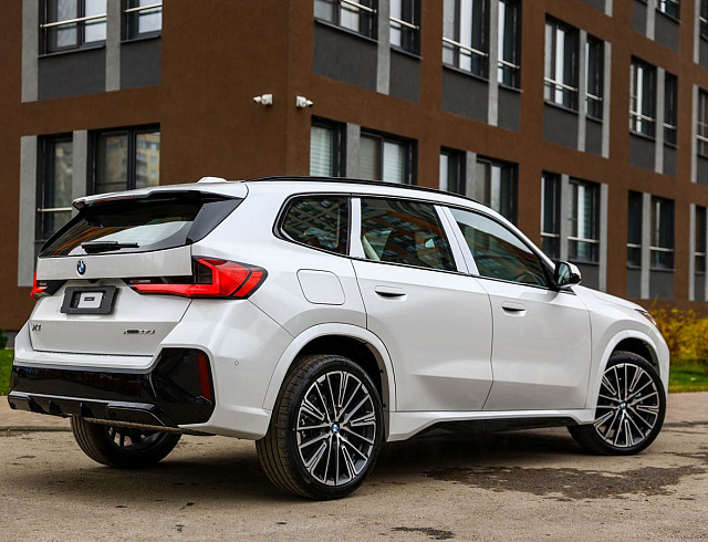 BMW X1 белый 2026
