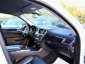 Mercedes-Benz M-Класс белый 2012