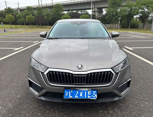 Skoda Octavia 1.4 л 2022 г. шампань/коричневый, пробег 43700 км