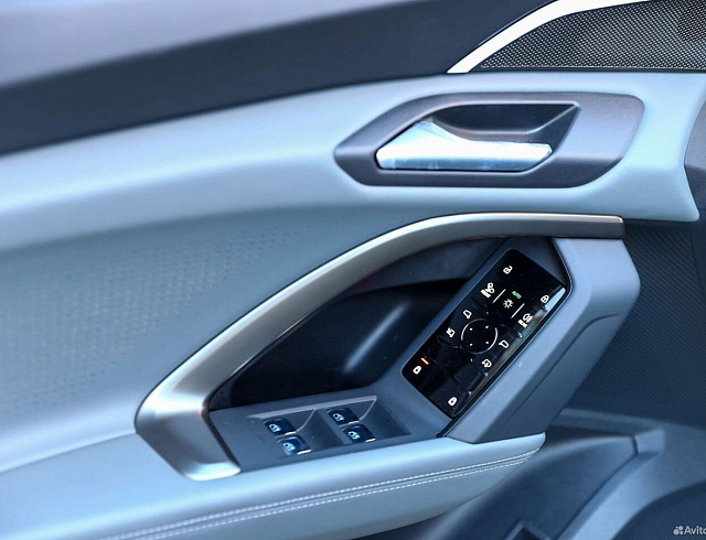 Audi Q5 черный 2025