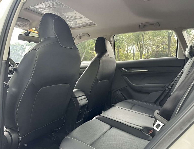 Skoda Kamiq 1.5 л 2024 г. Белый, пробег 21000 км