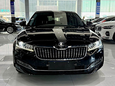 Skoda Superb 1.4 л 2023 г. Чёрный, пробег 22000 км