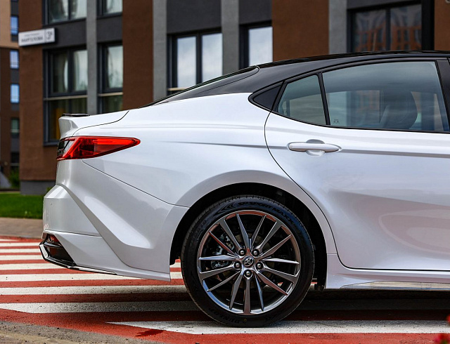 Toyota Camry белый 2026