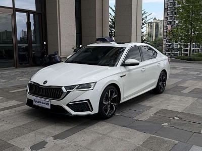 Skoda Octavia 1.4 л 2022 г. Белый, пробег 13300 км
