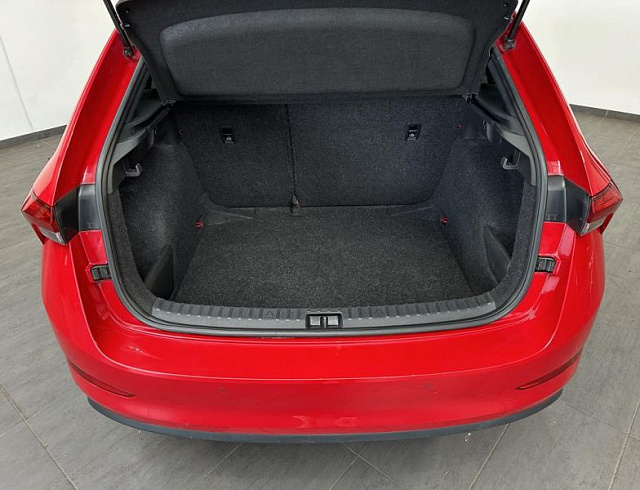 Skoda Scala 2023 г. Красный, пробег 49750 км