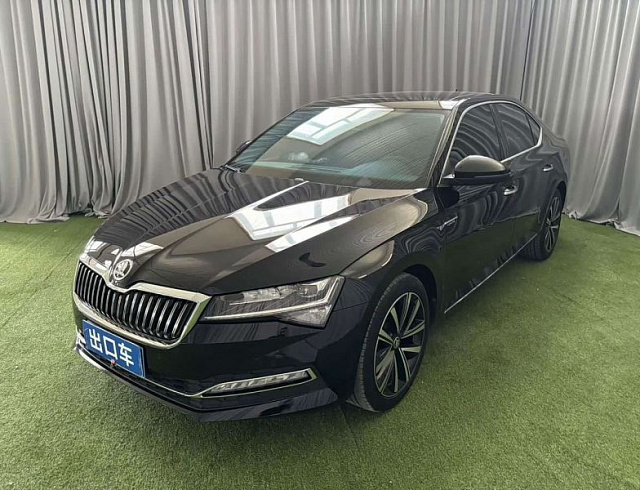 Skoda Superb 1.4 л 2023 г. Чёрный, пробег 18000 км