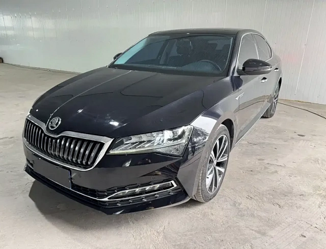 Skoda Superb 1.4 л 2023 г. Чёрный, пробег 18000 км