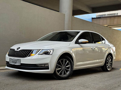 Skoda Octavia 1.5 л 2021 г. Белый, пробег 21000 км