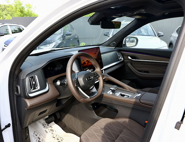 Geely Monjaro белый 2026