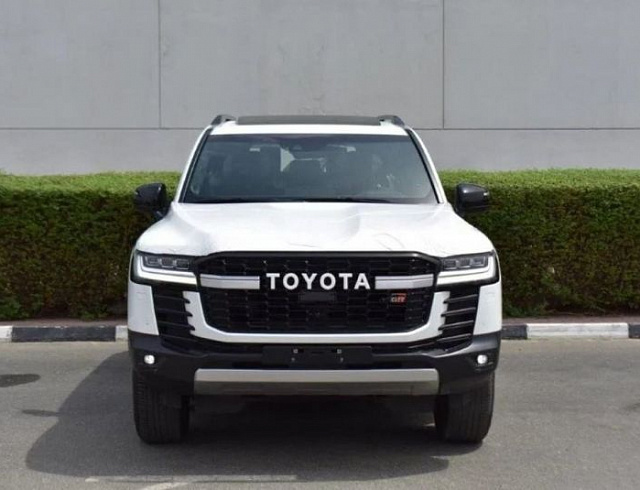 Toyota Land Cruiser 3.3 л 2024 г. Белый