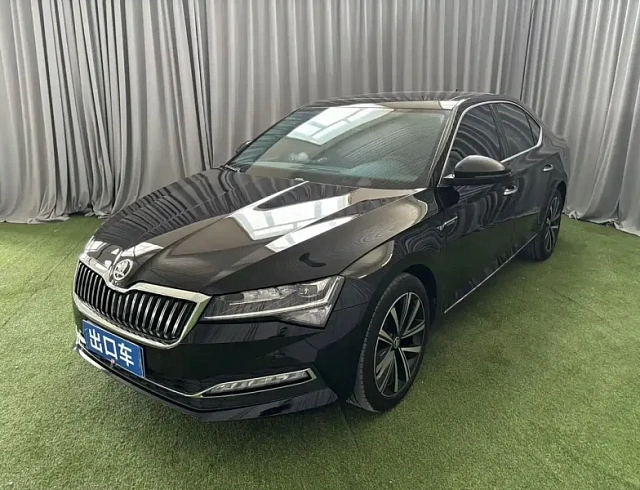 Skoda Superb 1.4 л 2023 г. Чёрный, пробег 18000 км