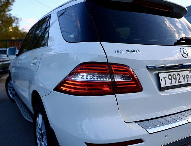 Mercedes-Benz M-Класс белый 2012