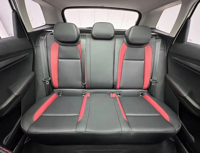 Skoda Karoq 1.4 л 2023 г. Белый, пробег 12000 км