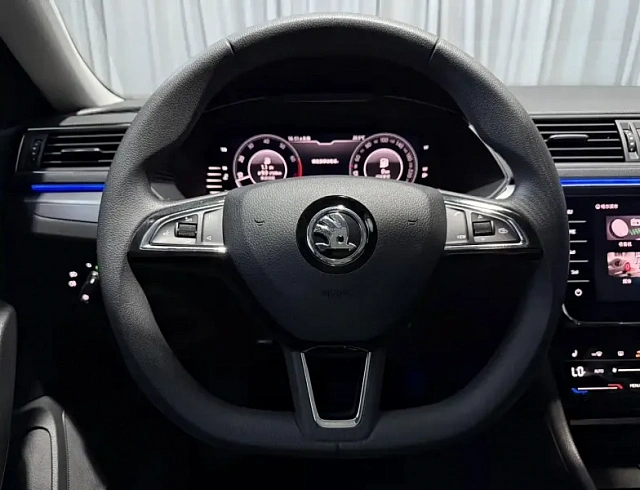 Skoda Superb 1.4 л 2023 г. Чёрный, пробег 19000 км