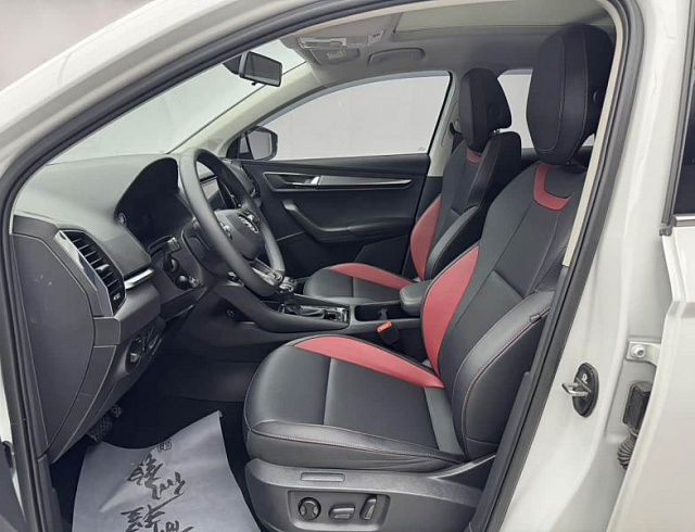 Skoda Karoq 1.4 л 2023 г. Белый, пробег 12000 км