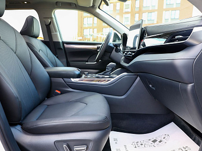 Toyota Highlander белый 2026