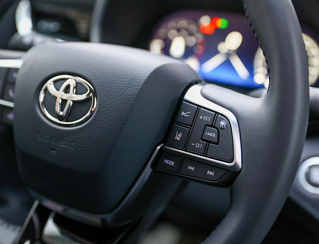 Toyota Highlander черный 2026