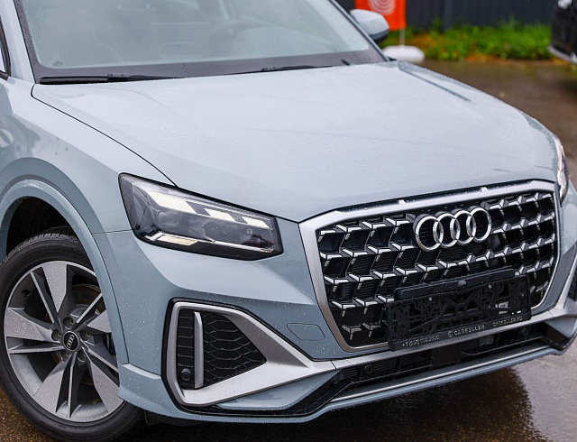 Audi Q2 серый 2025