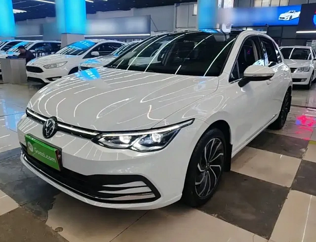 Volkswagen Golf 1.4 л 2021 г. Белый, пробег 21800 км