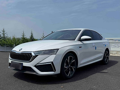 Skoda Octavia 1.4 л 2023 г. Белый, пробег 15000 км