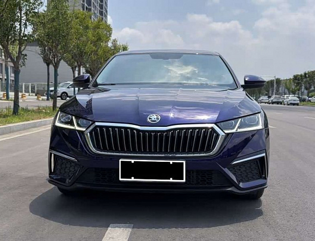 Skoda Octavia 1.4 л 2022 г. Голубой, пробег 19000 км