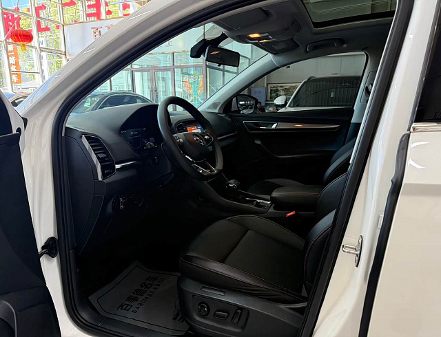 Skoda Karoq 1.4 л 2023 г. Белый, пробег 27000 км