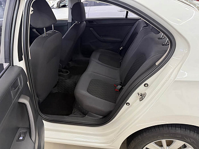 Skoda Rapid 1.5 л 2023 г. Белый, пробег 25000 км