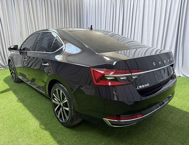 Skoda Superb 1.4 л 2023 г. Чёрный, пробег 19000 км