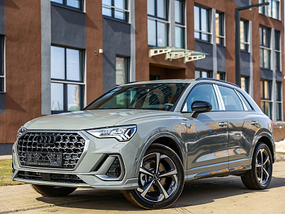 Audi Q3 серый 2026