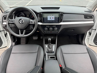 Skoda Kamiq 1.5 л 2023 г. Белый, пробег 13000 км