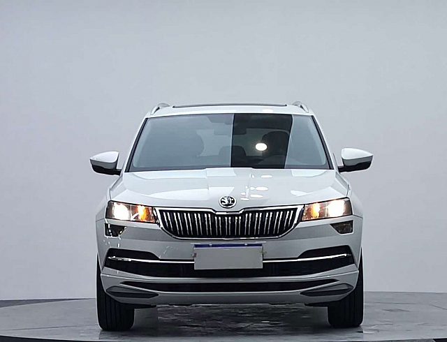 Skoda Karoq 1.4 л 2023 г. Белый, пробег 11000 км