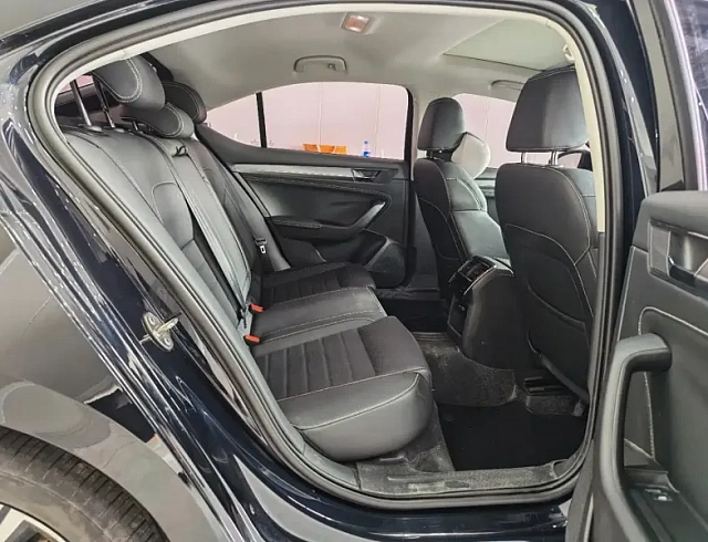 Skoda Superb 1.4 л 2023 г. Чёрный, пробег 45000 км