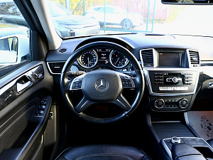 Mercedes-Benz M-Класс белый 2012