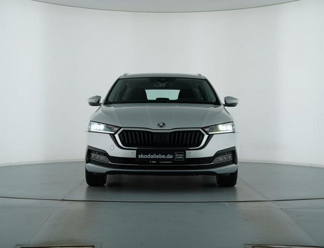 Skoda Octavia 2022 г. Серебристый, пробег 45677 км