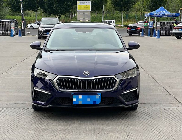 Skoda Octavia 1.4 л 2022 г. Голубой, пробег 43000 км