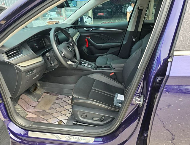 Skoda Octavia 1.4 л 2022 г. Голубой, пробег 38300 км