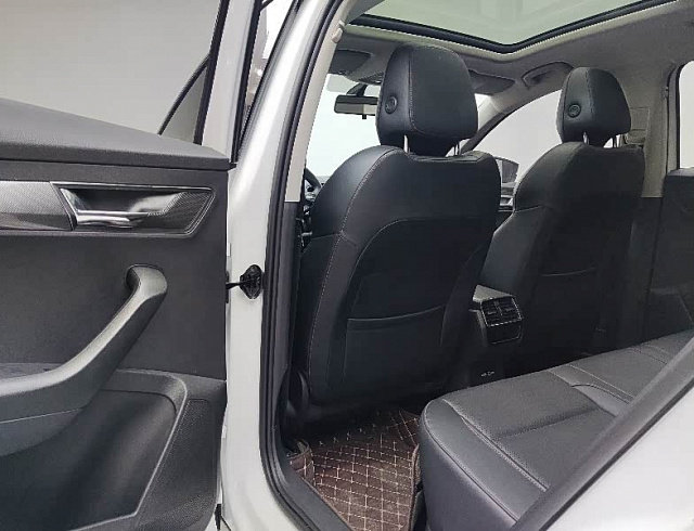 Skoda Karoq 1.4 л 2023 г. Белый, пробег 11000 км